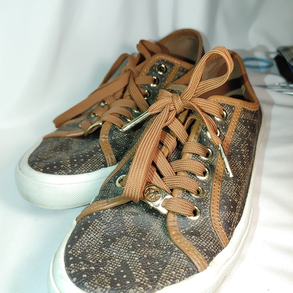 Michael Kors Brown Signature Sneaker Tennis Shoes Size 8 Leather MK Logo Gold - Picture 1 of 4